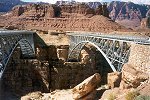De nieuwe en de oude brug over de Colorado