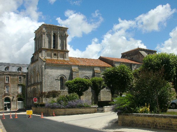 De kerk van Maillezais