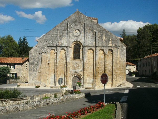 De kerk van Cellefrouin