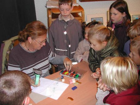 Demonstrating Encaustic Art to school kids in Kasterlee