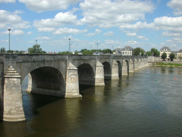 De brug over de Loire in Saumur