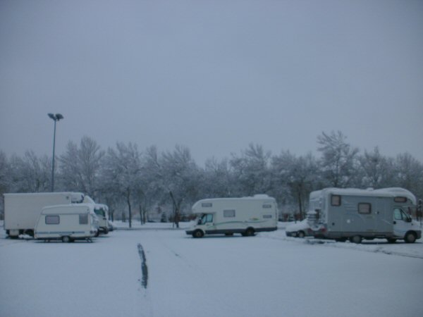 Sneeuw op de parking